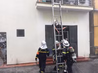 Cứu nạn người mắc kẹt trong đám cháy ngôi nhà tại 28B Điện Biên Phủ