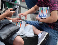 Người Việt 'săn lùng' iPhone X khắp nơi, gấp gáp xách tay về Việt Nam chốt lời