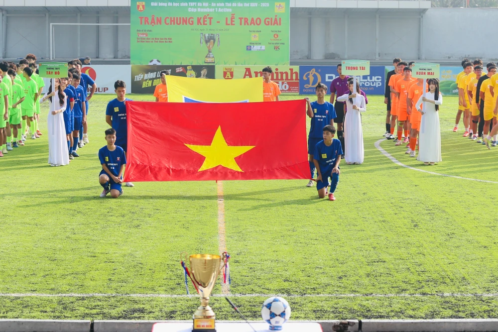Toàn cảnh lễ bế mạc Giải bóng đá học sinh An ninh Thủ đô 2025