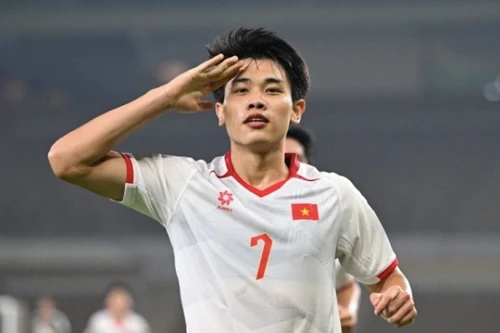 Phản ứng của Đình Bắc sau khi được AFC vinh danh