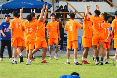 Bàn thắng quý giá đưa THPT Xuân Mai vào tứ kết