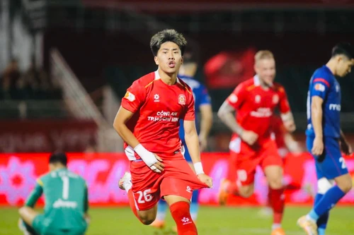 Cầu thủ 19 tuổi làm lu mờ cả Đình Bắc, Tiến Linh tại V-League