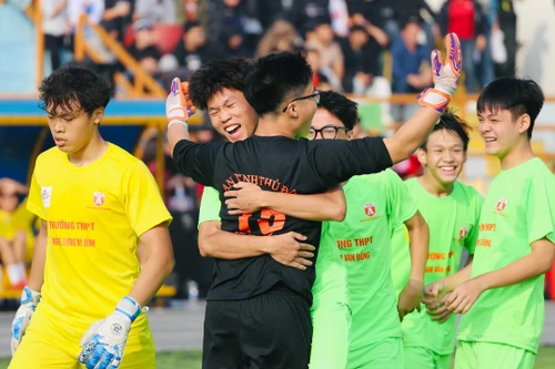 THPT Phạm Văn Đồng giành tấm huy chương lịch sử