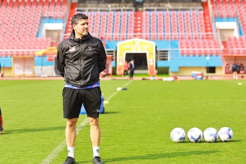 Ninh Bình FC sa thải HLV người Tây Ban Nha trong đêm