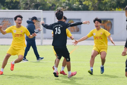 THPT Marie Curie MĐ đi tiếp sau 15 loạt penalty kịch tính