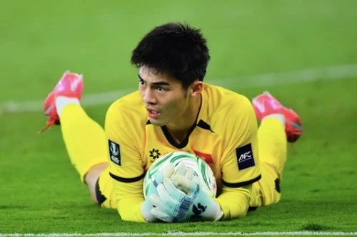 Thủ môn U23 Việt Nam sụt 8kg sau giải châu Á