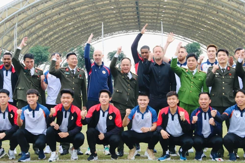 CLB Công an Hà Nội đoàn kết, vững vàng, gặt hái được nhiều thắng lợi mới