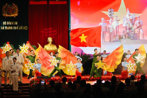 Toàn cảnh Lễ mừng công CATP Hà Nội nhận danh hiệu Anh hùng lực lượng vũ trang nhân dân lần thứ IV