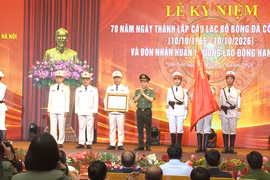 CLB bóng đá Công an Hà Nội đón nhận Huân chương Lao động hạng Nhất