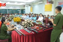 Công an phường Bồ Đề tuyên truyền phòng, chống vũ khí, vật liệu nổ tại trường học