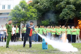 Nâng cao kỹ năng phòng cháy, chữa cháy cho cán bộ, đoàn viên Công đoàn Công ty Tháng 8