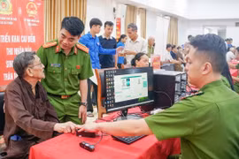 Công an Hà Nội phối hợp thu nhận mẫu ADN thân nhân liệt sĩ