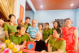 Hành trình về nguồn của Công an phường Hà Đông