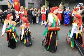 Về làng Triều Khúc xem điệu múa "con đĩ đánh bồng"