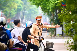 Bất chấp xử phạt, nhiều phụ huynh vẫn “đánh cược” an toàn của con