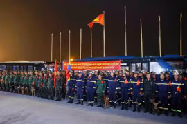 Đón những “anh hùng” cứu hộ Việt Nam trở về từ tâm chấn động đất kép Venezuela