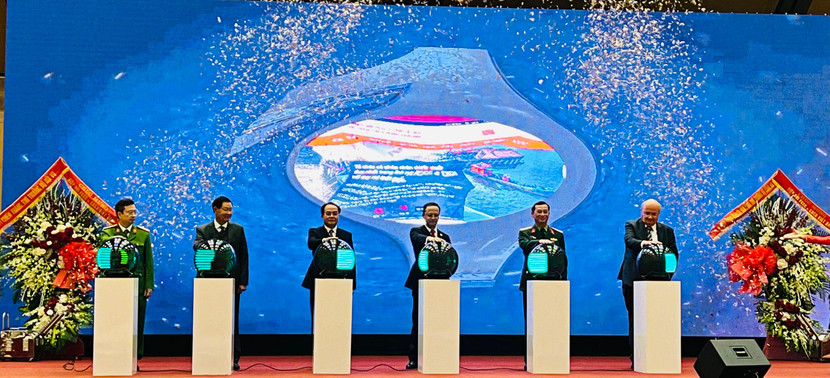 Các đại biểu ấn nút công bố ra mắt Hiệp hội PCCC và CNCH Việt Nam Các đại biểu ấn nút công bố ra mắt Hiệp hội PCCC và CNCH Việt Nam