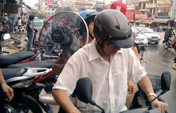 Nắng nóng người dân đổ xô đi mua, giá điều hòa "nhảy nhót" ảnh 3