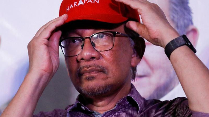 Liên minh của ông Anwar Ibrahim đang giành được nhiều số ghế nhất trong cuộc bầu cử Quốc hội ở Malaysia