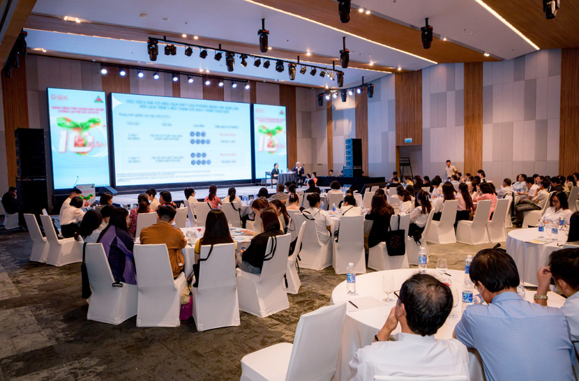 Các chuyên gia y tế tham gia thảo luận tại hội thảo