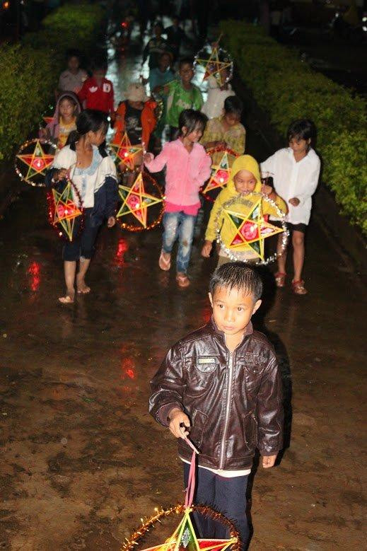 Trung thu trên đường quê, hình sưu tầm