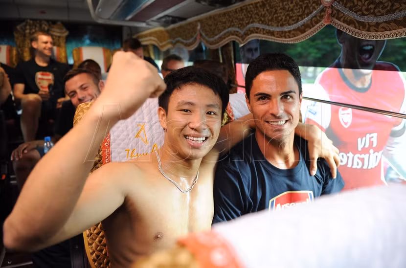 3 bức ảnh cực độc của Arsenal tại Hà Nội ảnh 2