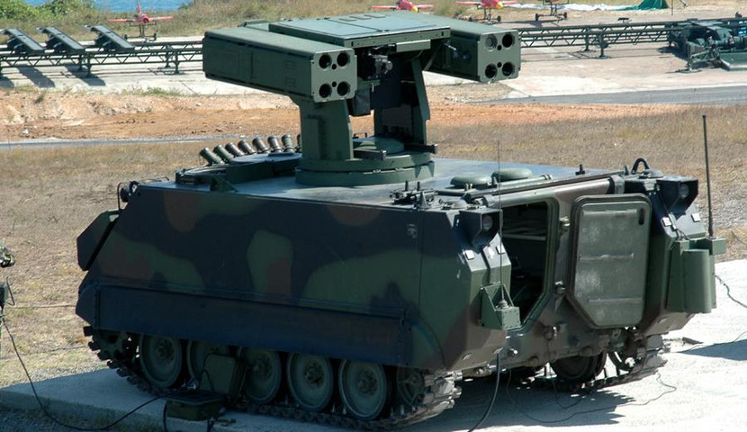 Tên lửa sử dụng đầu nổ nặng 3 kg, hoạt động theo nguyên lý chạm nổ, được gắn kíp nổ và đồng hồ hẹn giờ tự hủy. Đây được đánh giá là một trong số hệ thống phòng không tầm thấp hiệu quả.