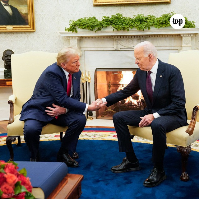Tổng thống Donald Trump và người tiền nhiệm Joe Biden Tổng thống Donald Trump và người tiền nhiệm Joe Biden