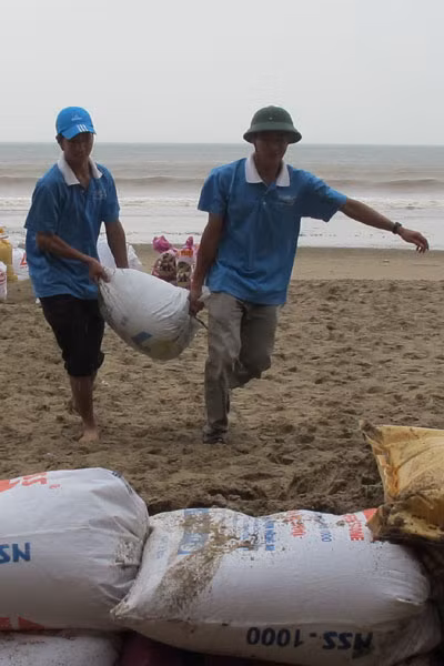 Thượng úy Lương Trịnh Công, Đồn biên phòng 118 tỉnh Thanh Hóa chỉ huy chống bão khu vực xã Hoằng Trường, huyện Hoằng Hóa Thượng úy Lương Trịnh Công, Đồn biên phòng 118 tỉnh Thanh Hóa chỉ huy chống bão khu vực xã Hoằng Trường, huyện Hoằng Hóa