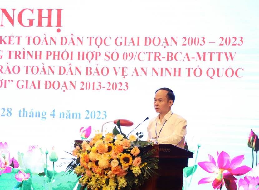 Bí thư Quận ủy, Chủ tịch HĐND quận Long Biên Đường Hoài Nam phát biểu tại hội nghị Bí thư Quận ủy, Chủ tịch HĐND quận Long Biên Đường Hoài Nam phát biểu tại hội nghị