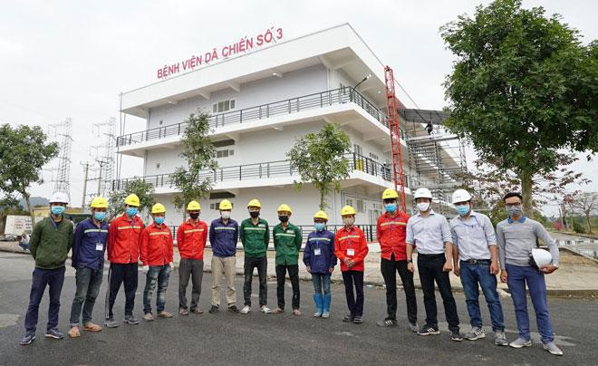 Một phần đội ngũ kỹ sư, cán bộ, công nhân viên tham gia xây dựng, cải tạo bệnh viện dã chiến số 3