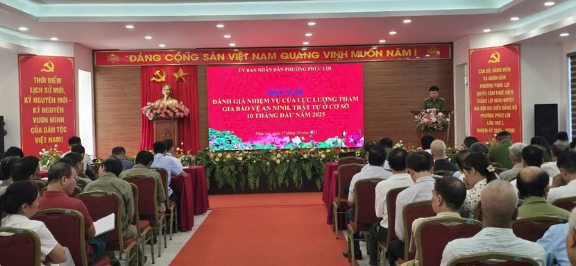 Lực lượng tham gia bảo vệ ANTT ở cơ sở đã phát huy tốt vai trò nòng cốt, là “cánh tay nối dài” của Công an phường Phúc Lợi Lực lượng tham gia bảo vệ ANTT ở cơ sở đã phát huy tốt vai trò nòng cốt, là “cánh tay nối dài” của Công an phường Phúc Lợi