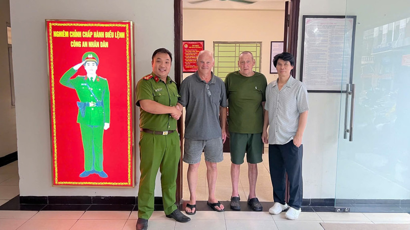 Ông Andrew Cumming nhận lại tài sản