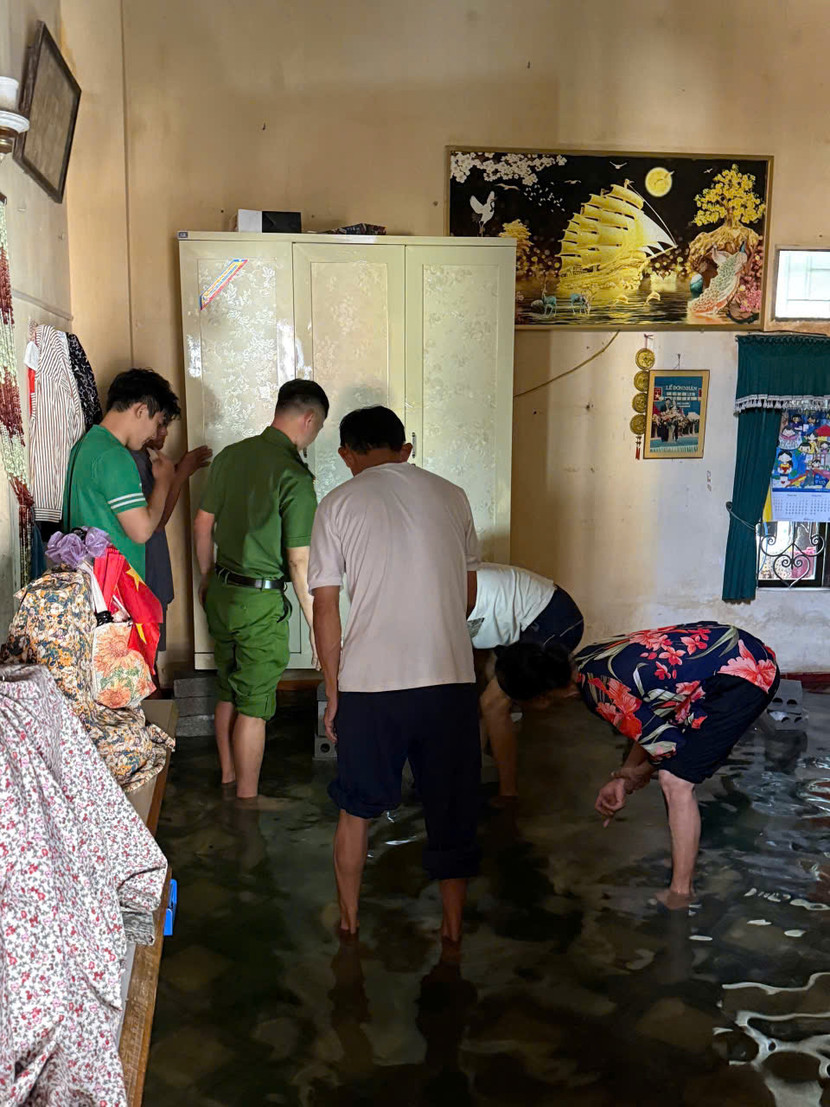 Các hộ dân bị ảnh hưởng đều được lực lượng Công an xã Đại Xuyên phối hợp cùng chính quyền địa phương hỗ trợ di dời