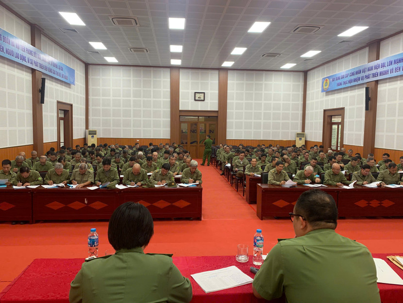 Các học viên làm bài thi