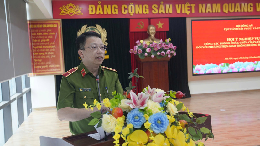 Thiếu tướng Nguyễn Hồng Ky – Phó Giám đốc CATP Hà Nội phát biểu tại hội nghị Thiếu tướng Nguyễn Hồng Ky – Phó Giám đốc CATP Hà Nội phát biểu tại hội nghị