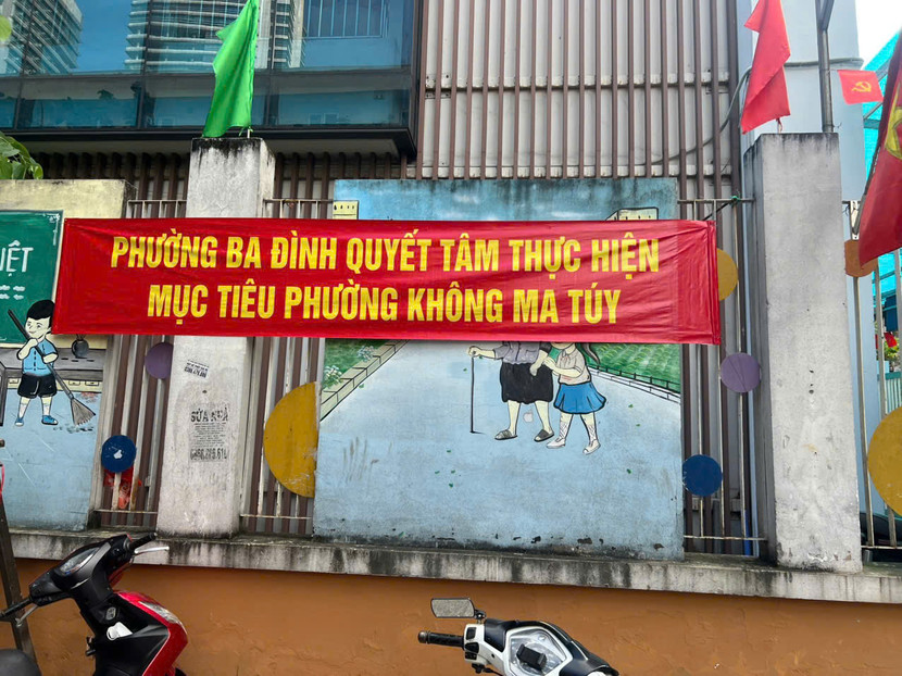 Băng rôn, khẩu hiệu thể hiện quyết tâm phòng chống ma túy được treo khắp các khu dân cư tại phường Ba Đình
