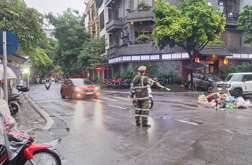 Đảm bảo an toàn giao thông cho người dân trong những ngày mưa bão