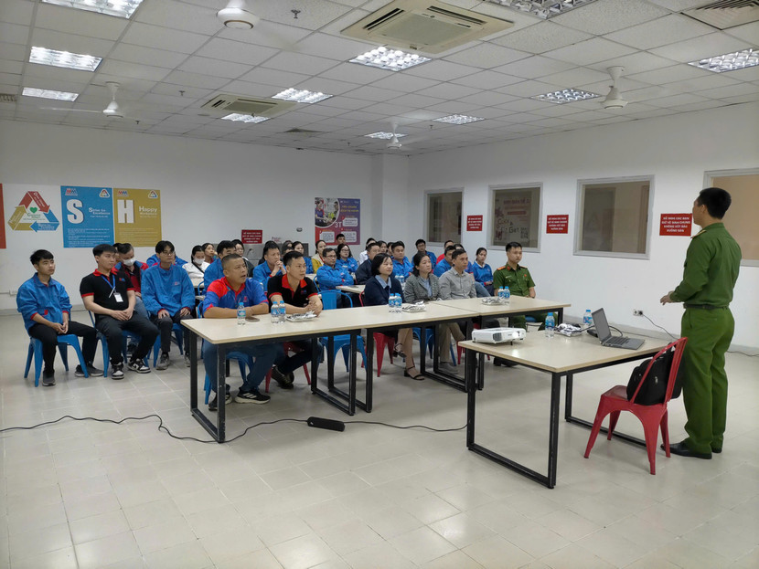 Triển khai nội dung thực tập phương án, tập huấn lý thuyết về phòng cháy, chữa cháy và cứu nạn cứu hộ đối với Ban quản lý và Đội phòng cháy, chữa cháy và cứu nạn cứu hộ cơ sở Trung tâm thương mại Melinh Plaza Hà Đông