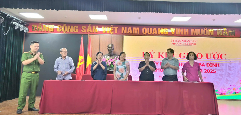 Các tổ dân phố trên địa bàn ký cam kết địa bàn không ma tuý