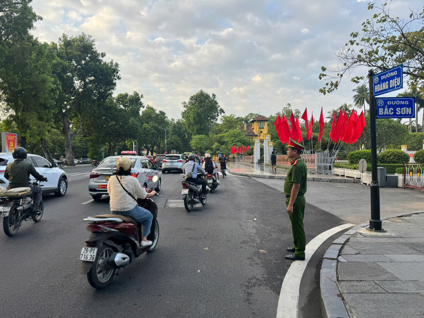 Công an phường Ba Đình phối hợp cùng các lực lượng đảm bảo an ninh tuyệt đối cho kỳ họp Quốc hội