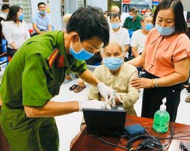 Giao lưu trực tuyến giải đáp, hướng dẫn bạn đọc An ninh Thủ đô làm thủ tục cấp Căn cước công dân gắn chip điện tử ảnh 120