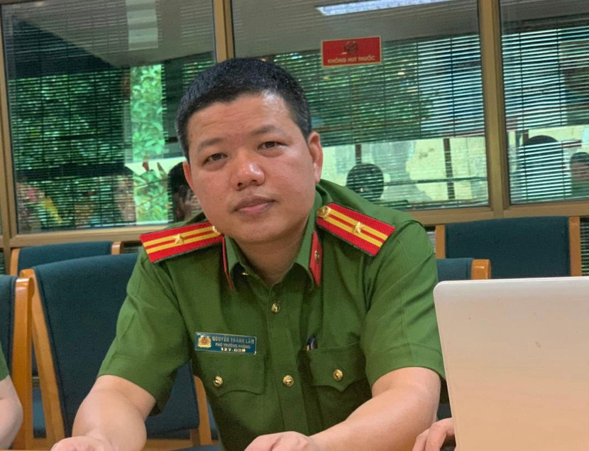 Thiếu tá Nguyễn Thành Lâm, Phó Trưởng phòng Cảnh sát QLHC về TTXH, CATP Hà Nội tại buổi giao lưu trực tuyến