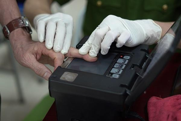 Với khoảng 40.000 dân, khoảng 15.000 người trong diện cấp CCCD gắn chíp điện tử