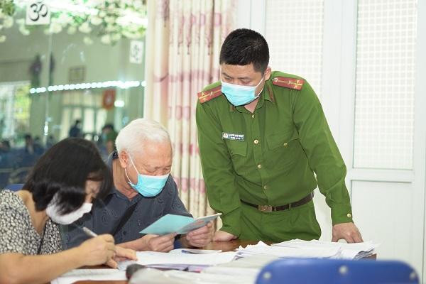 Các tổ công tác lưu động được đặt tại địa điểm rộng, khu vực có dân cư để người dân thuận tiện đến làm thủ tục