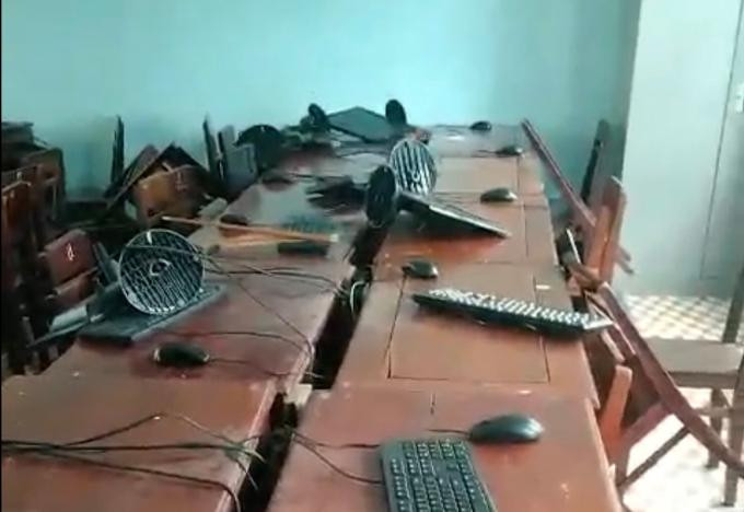 Nhiều máy tính bị đập phá