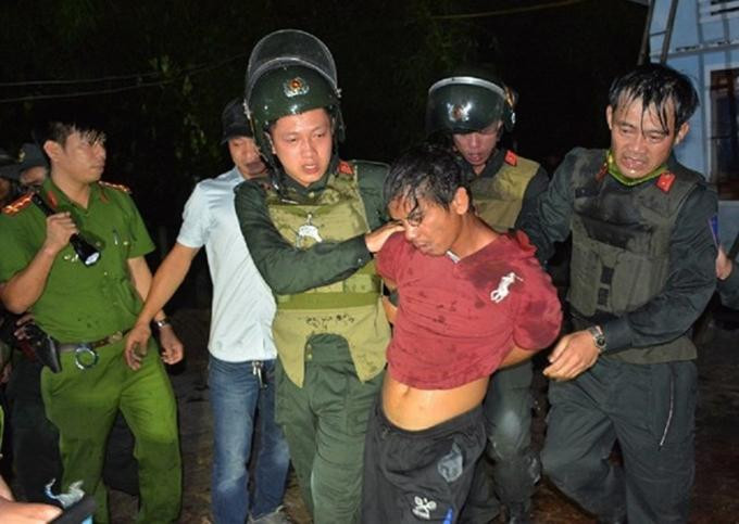 Trần Văn Xanh bị cảnh sát khống chế bắt giữ tối 20-10