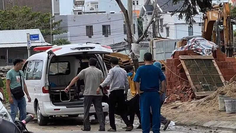 Nạn nhân đưa đi cấp cứu nhưng không qua khỏi (Ảnh: Người dân cung cấp) Nạn nhân đưa đi cấp cứu nhưng không qua khỏi (Ảnh: Người dân cung cấp)