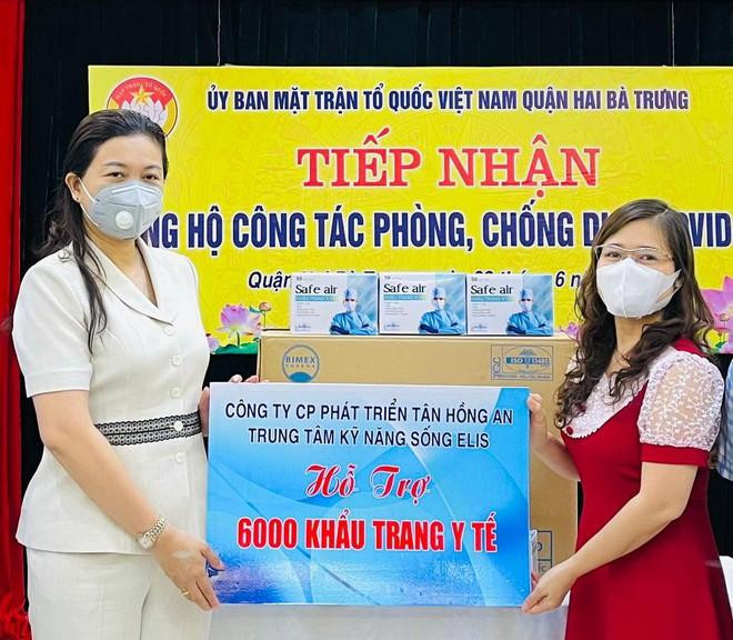 Bà Trần Lưu Hoa (bên trái) được bổ nhiệm làm Phó Giám đốc Sở GD-ĐT Hà Nội Bà Trần Lưu Hoa (bên trái) được bổ nhiệm làm Phó Giám đốc Sở GD-ĐT Hà Nội
