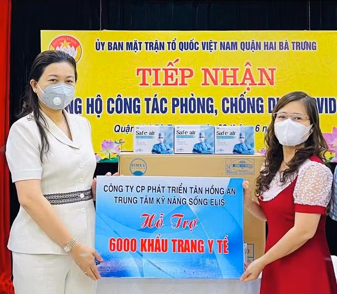 Bà Trần Lưu Hoa (bên trái) được bổ nhiệm làm Phó Giám đốc Sở GD-ĐT Hà Nội Bà Trần Lưu Hoa (bên trái) được bổ nhiệm làm Phó Giám đốc Sở GD-ĐT Hà Nội